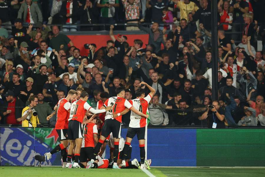Feyenoord s'imposé dans les arrêts de jeu contre Fenerbahçe