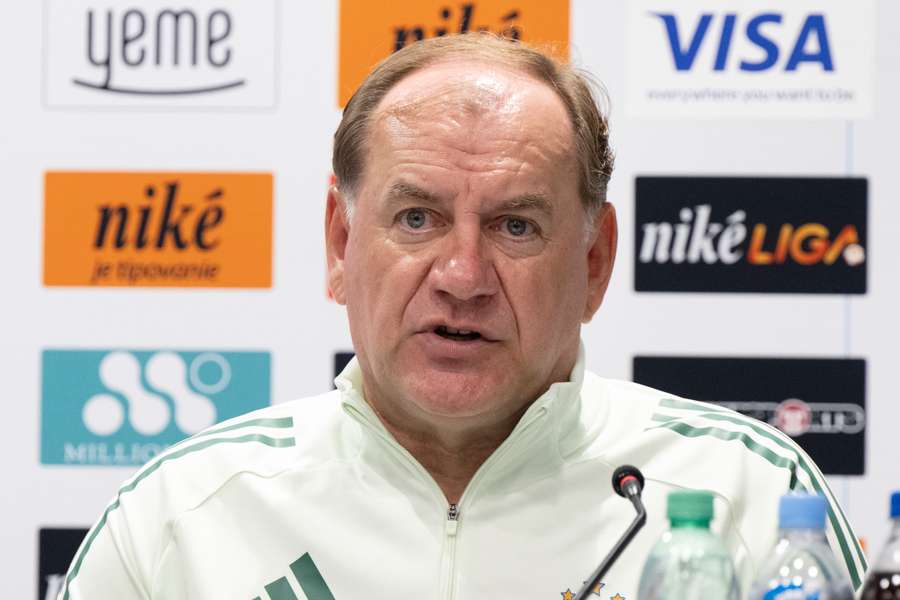 Tréner Weiss v najbližšom období nebude môcť byť na lavičke Slovana.