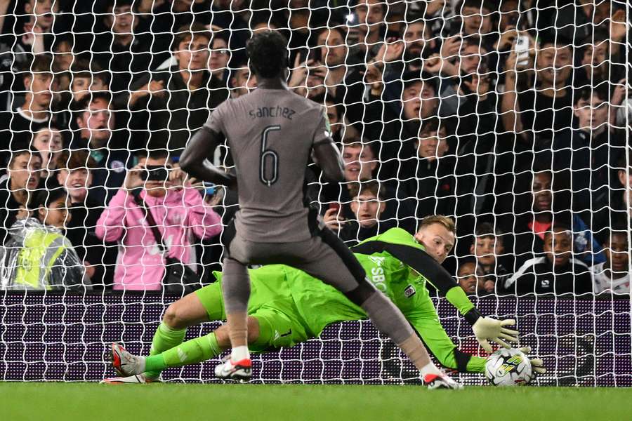 Davinson Sánchez parou no goleiro do Fulham Davinson Sánchez parou no goleiro do Fulham