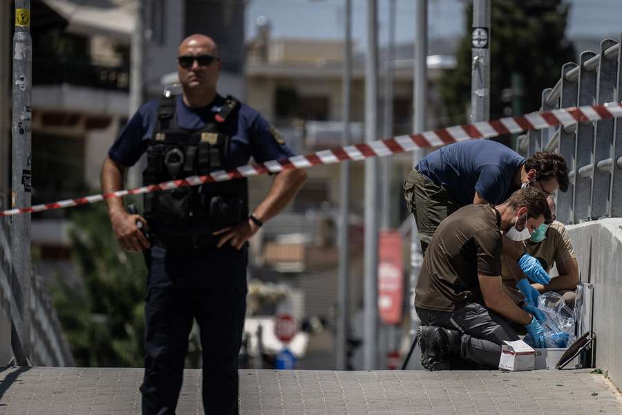 Polícia grega procura provas no exterior do estádio do AEK de Atenas