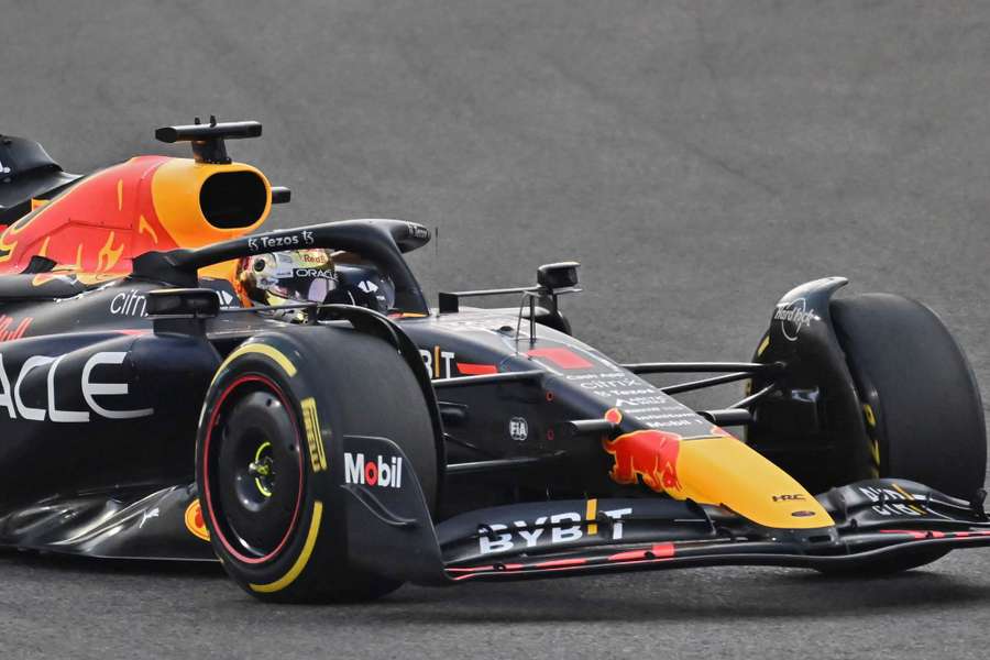 Max Verstappen im Red Bull gewinnt das Saisonfinale der Formel 1 in Abu Dhabi.
