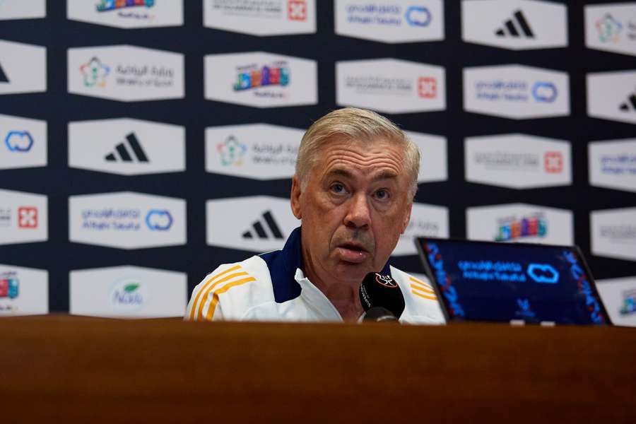 Ancelotti, en la sala de prensa del King Abdullah Sports City
