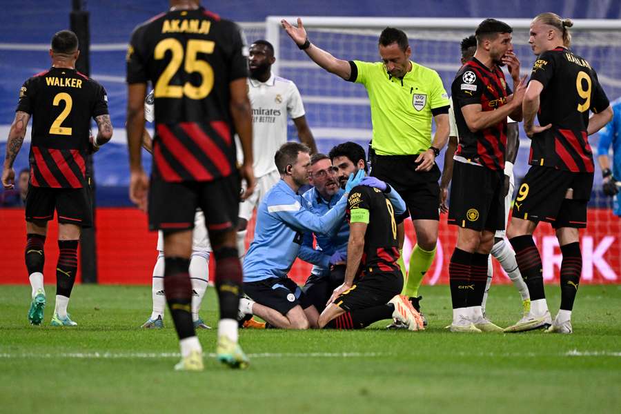 Ilkay Gundogan receives treatment Ilkay Gundogan receives treatment