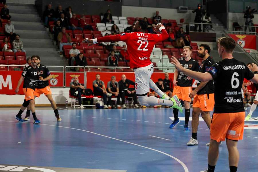 Benfica carimba passaporte no Pavilhão da Luz