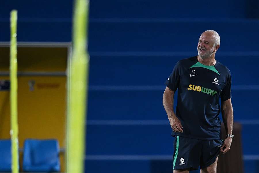 Graham Arnold operou uma mudança forçada na convocatória um dia antes ao jogo com a França