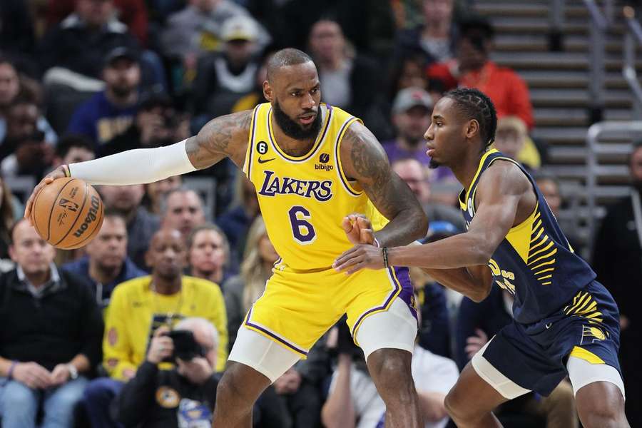 LeBron James i kampen mellem Los Angeles Lakers og Indiana Pacers.