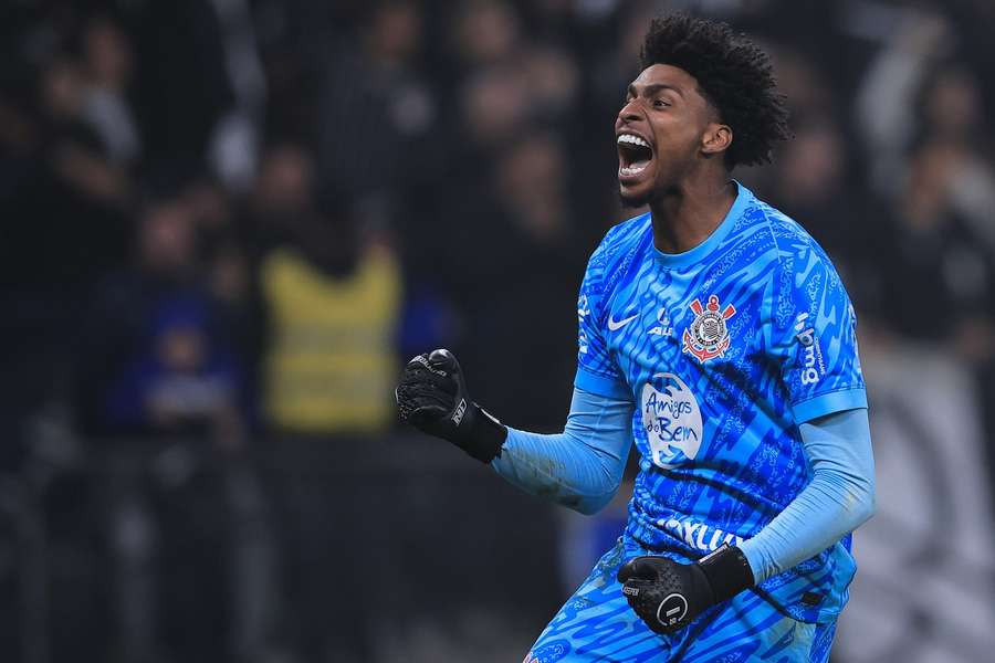 Hugo Souza teve ótima atuação em estreia pelo Corinthians