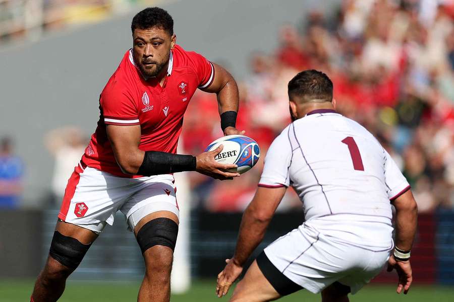 Wales' Taulupe Faletau (L) is back after injury