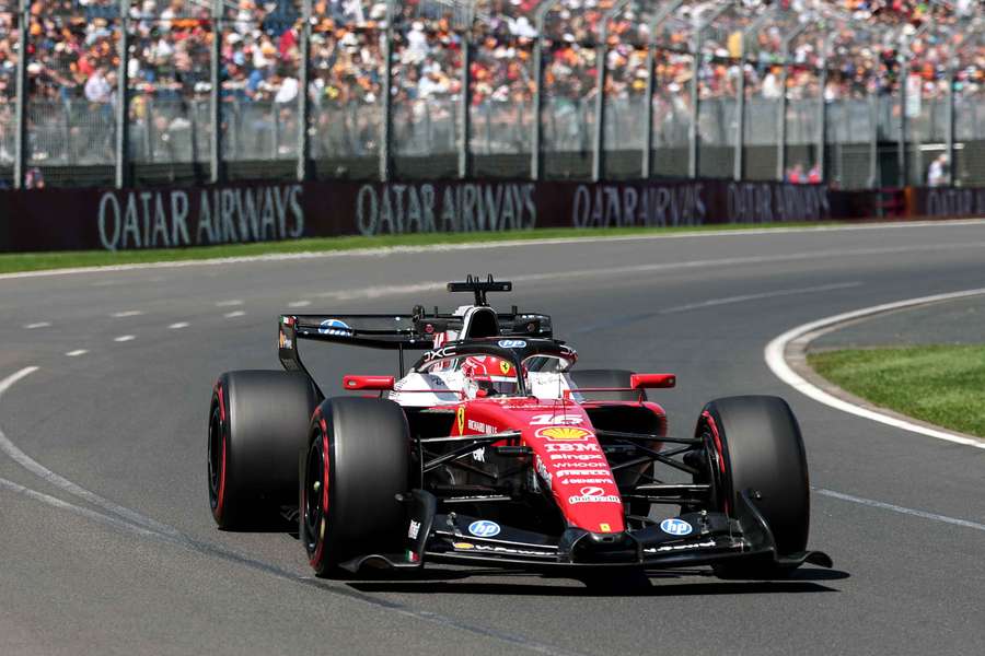 Leclerc v novém monopostu stáje Ferrari.