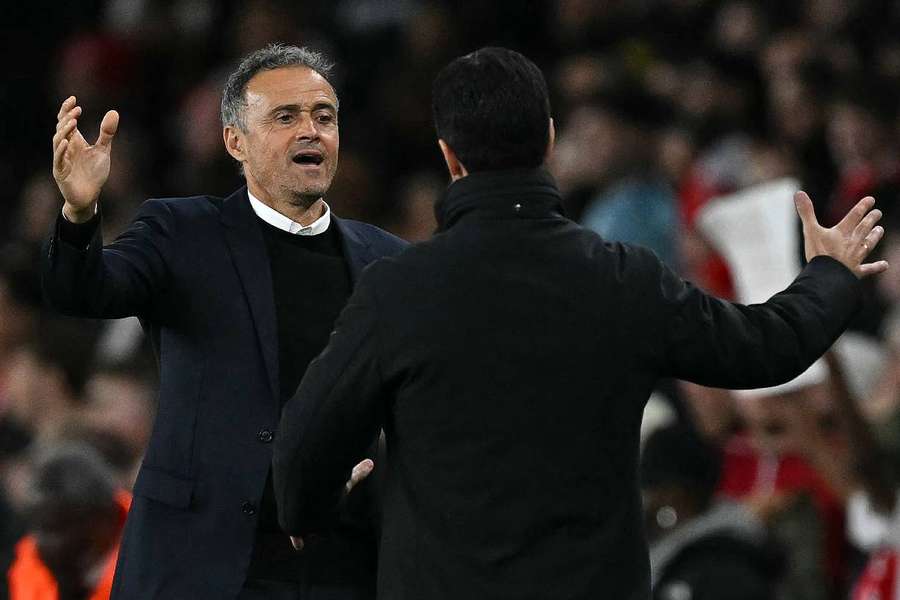 Luis Enrique et Mikel Arteta lors de la rencontre de phase de ligue en octobre dernier. 