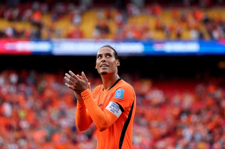 Defesa da Holanda, liderada por Van Dijk, foi o ponto de preocupação na fase de grupos