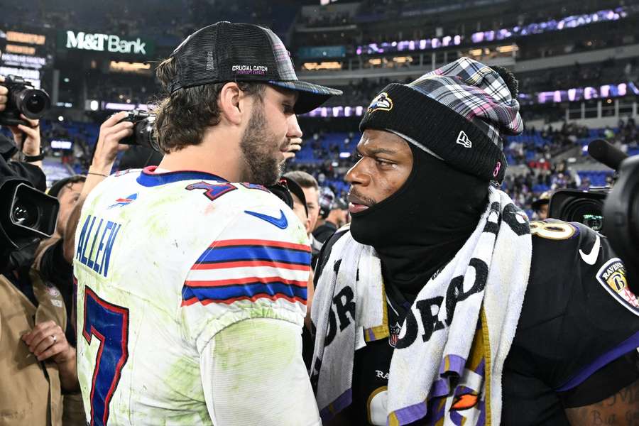 Josh Allen und Lamar Jackson im September.