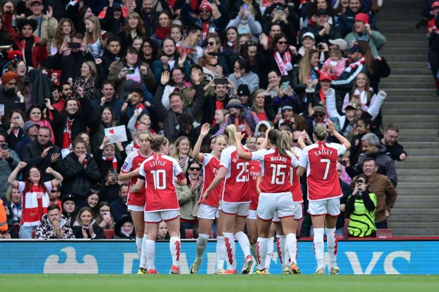 El Arsenal femenino hace del Emirates Stadium su hogar en la próxima temporada.