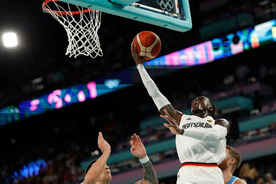 Dennis Schröder und Isaac Bonga haben Deutschland ins Olympische Halbfinale gebracht.