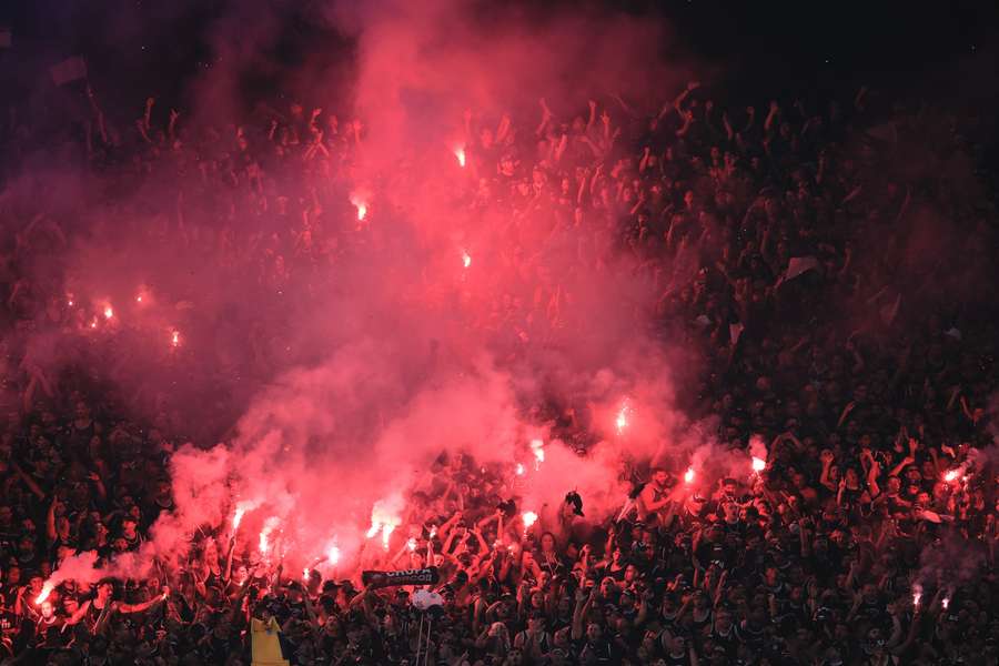 Sinalizadores tomaram conta da Neo Química Arena Sinalizadores tomaram conta da Neo Química Arena