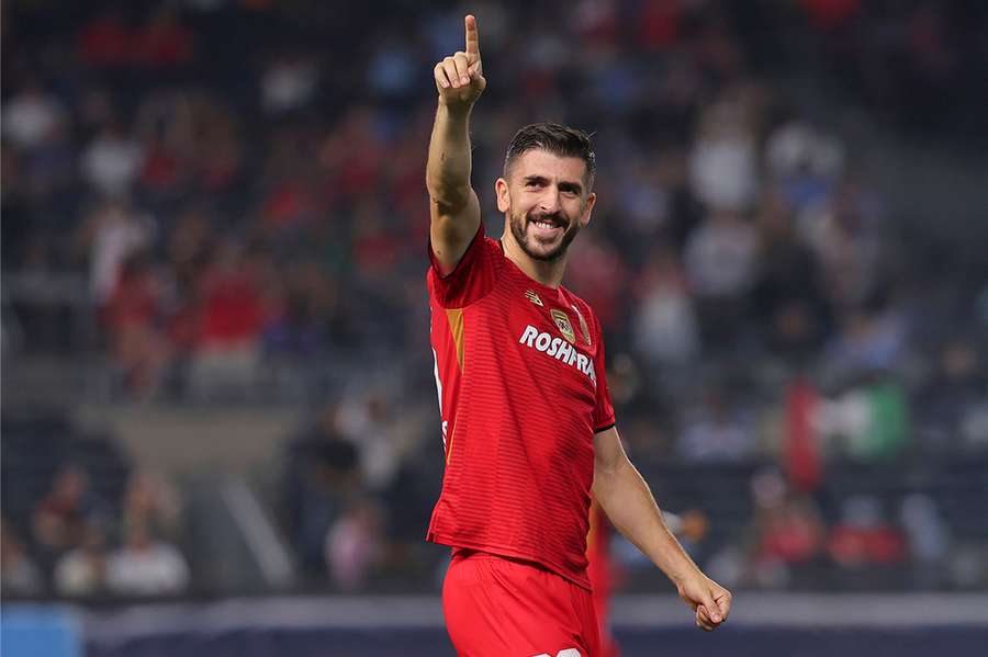 Paulinho voltou a ser decisivo