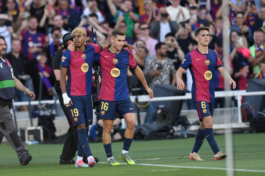 Barcelona revine pe Camp Nou