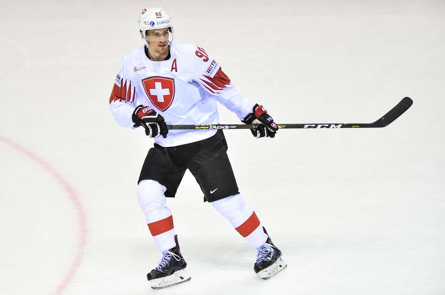Hviezda NHL Roman Josi v drese švajčiarskej reprezentácie.