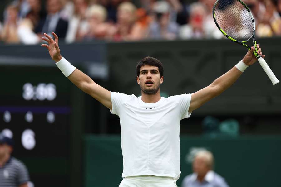 Carlos Alcaraz awansował do 1/8 finału Wimbledonu po ciężkiej przeprawie
