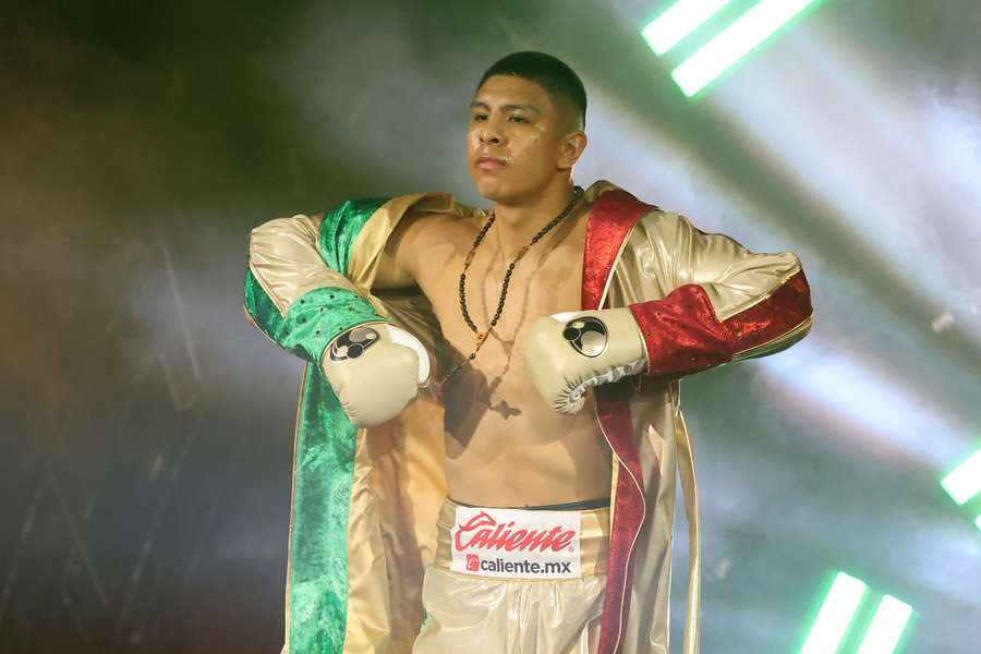 Jaime Munguía durante o seu combate contra Bruno Surace, a 4 de maio