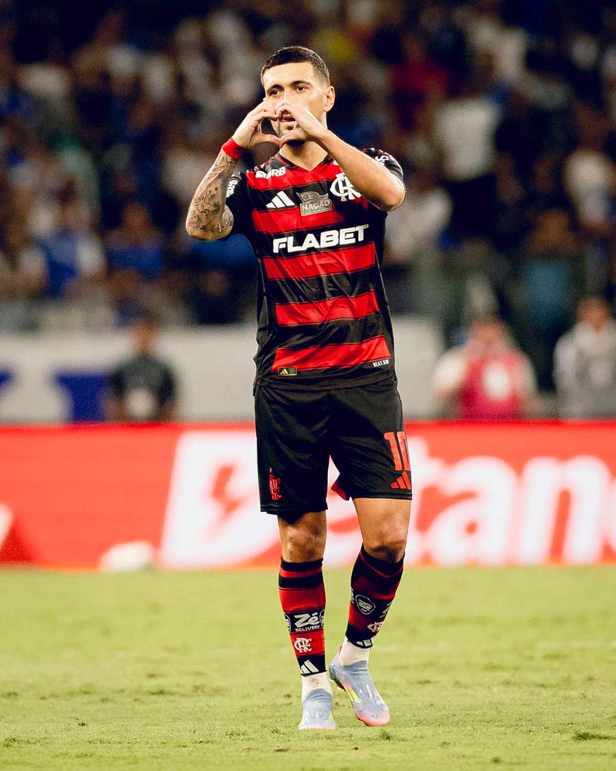 Arrascaeta empatou o jogo no Mineirão Arrascaeta empatou o jogo no Mineirão