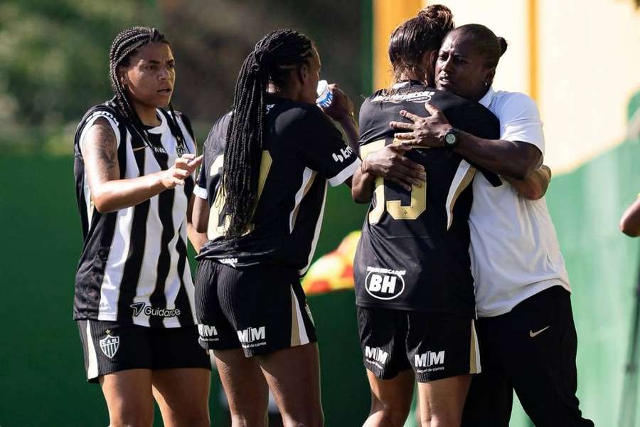 Vingadoras contaram, nesta temporada, com jogadoras emprestadas pelo Flamengo Vingadoras contaram, nesta temporada, com jogadoras emprestadas pelo Flamengo