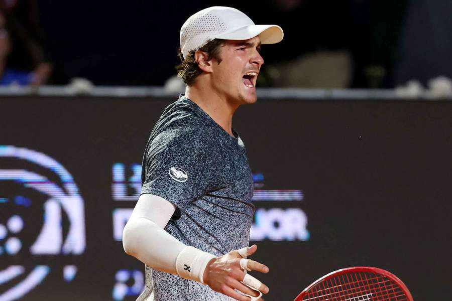 João Fonseca em duelo contra Hamad Medjedovic, pelo Masters 1000 de Roma