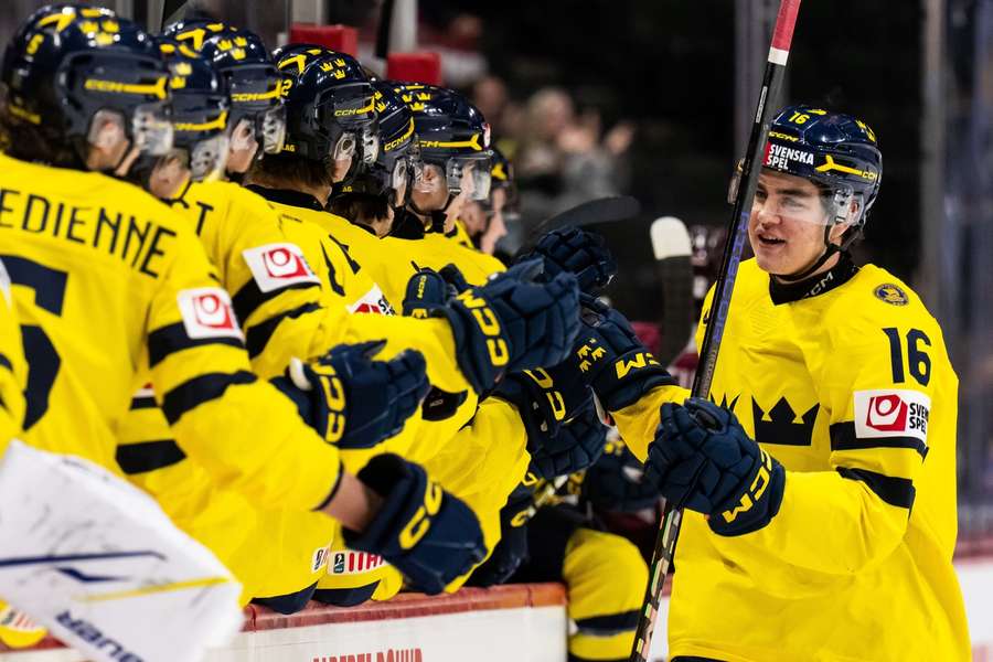 Švédski hokejisti potvrdili vo štvrťfinále rolu favorita.