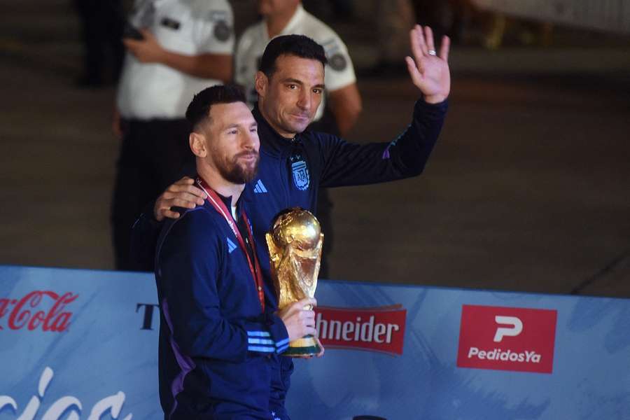 Messi en Scaloni arriveren in Buenos Aires na het winnen van het WK in december