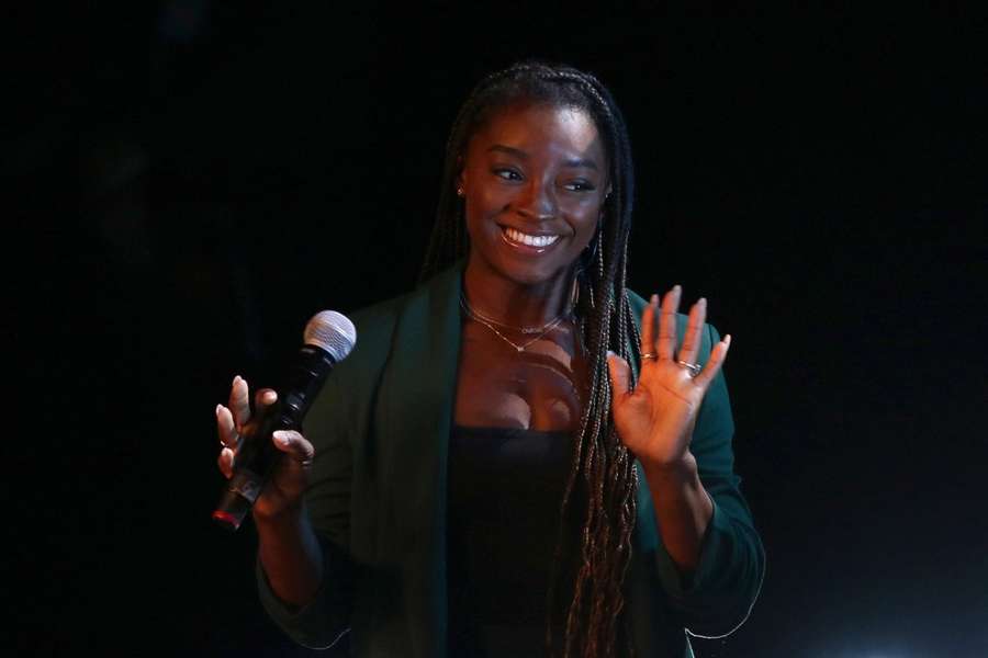 Simone Biles retorna à ginástica depois de um hiato de quase dois anos