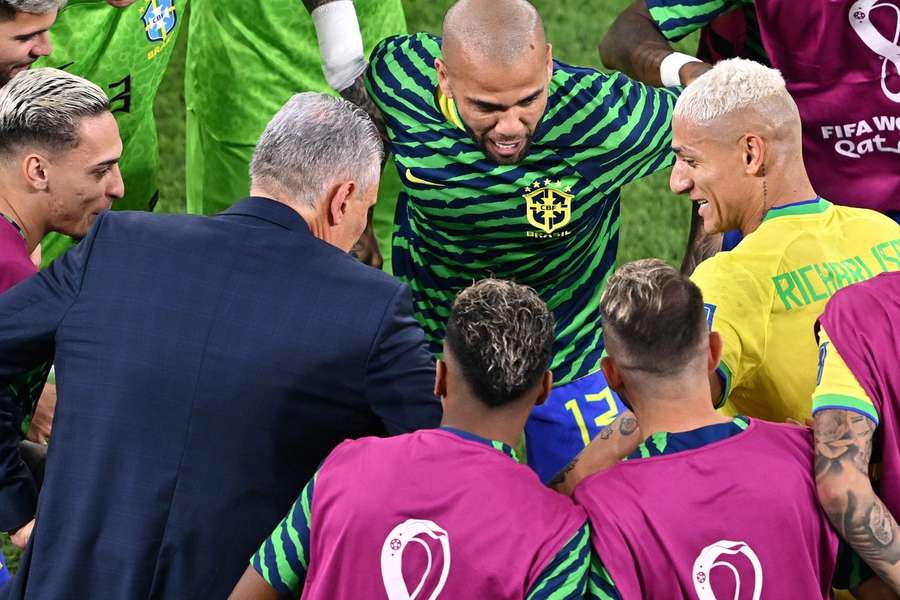 Tite, dansând alături de jucătorii Braziliei la Cupa Mondială din Qatar