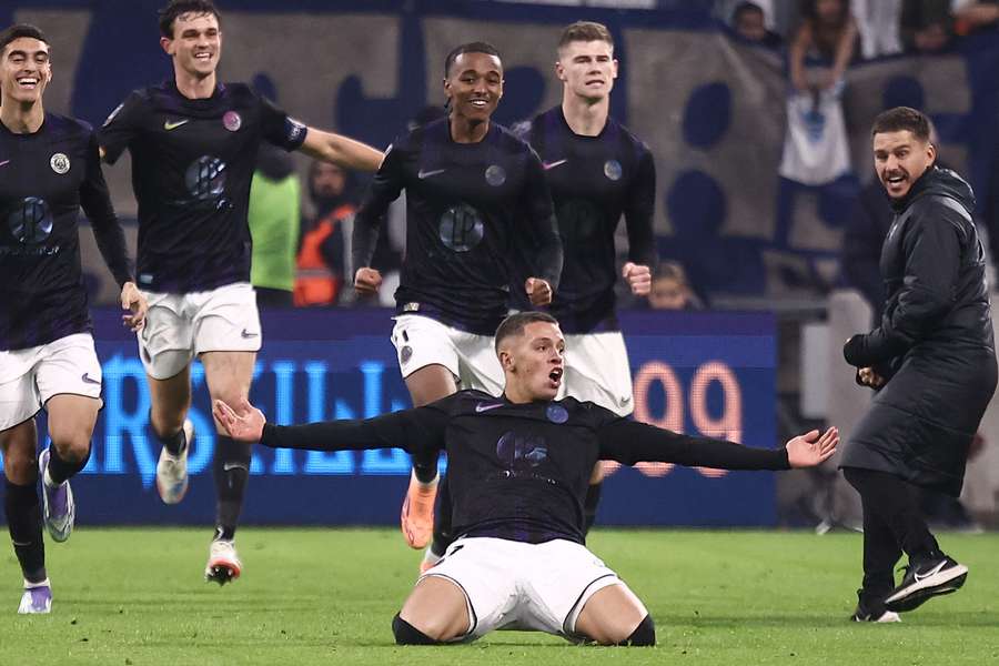 Toulouse's Santiago Hidalgo celebrates scoring his team's late equaliser against Marseille Toulouse's Santiago Hidalgo celebrates scoring his team's late equaliser against Marseille