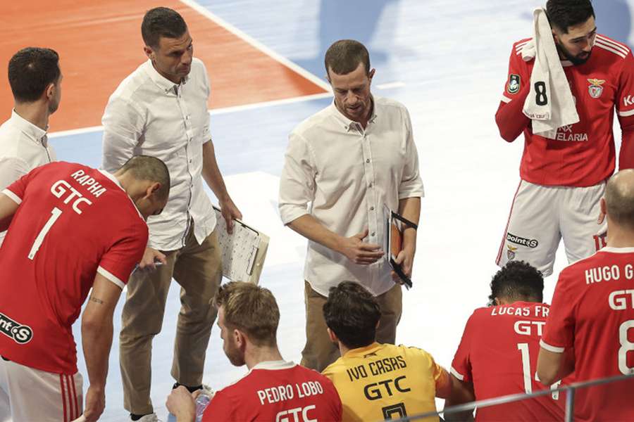 Voleibol: Benfica perde na Bélgica (3-0) e complica as contas na Liga dos Campeões