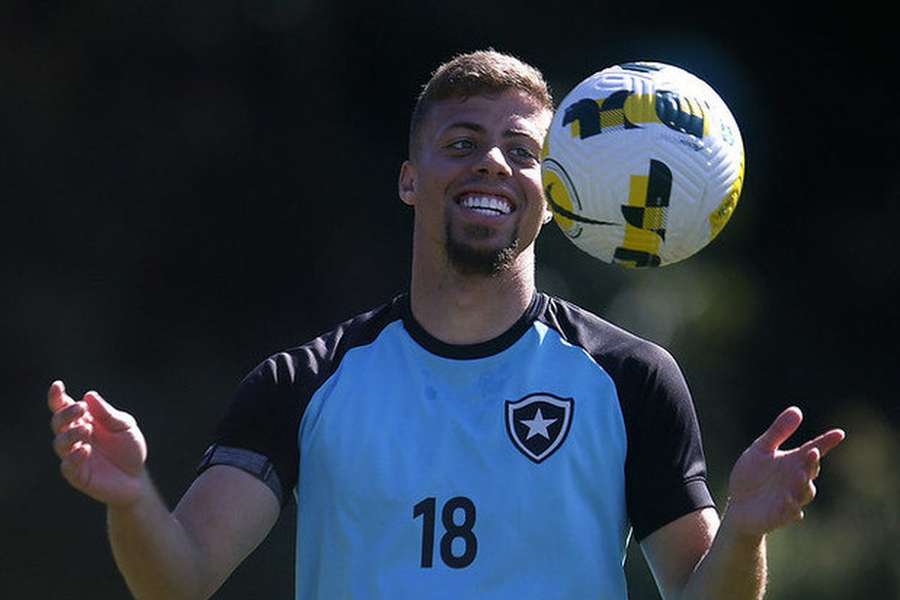 Lucas Fernandes tem tido tremendo impacto no Botafogo
