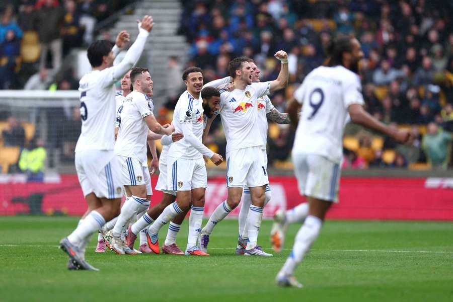Leeds vyhrál ve Wolverhamptonu po obratu 3:1.