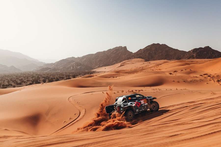 João Ferreira sofreu mais dois furos na 12.ª etapa do Dakar-2026