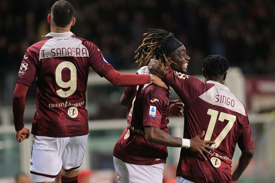 L'esultanza dei giocatori del Torino sul gol