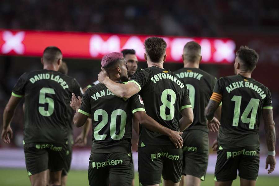 Los jugadores del Girona celebran uno de los goles logrados en Granada.