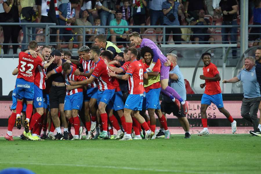 Zbrojovka Brno v euforii po vítězném gólu do sítě Táborska.