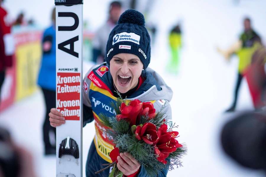 Die Österreicherin Eva Pinkelnig ist bei den Skispringerinnen aktuell das Maß aller Dinge