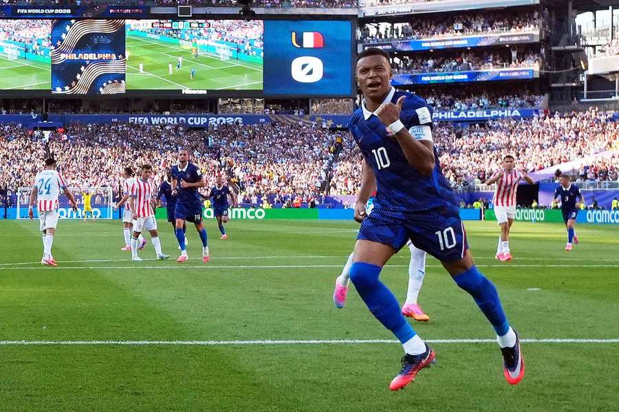Mbappé dal jediný gol zápasu. Mbappé dal jediný gol zápasu.