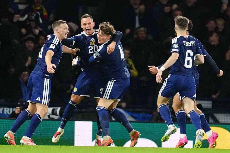 Seleção da Escócia celebra vaga no mundial