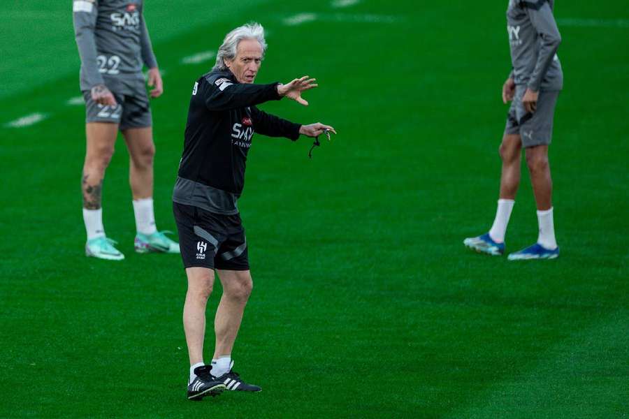 Jorge Jesus comanda o líder da liga saudita Jorge Jesus comanda o líder da liga saudita