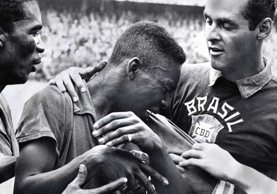 Pele is moved to tears at full-time after the Final Pele is moved to tears at full-time after the Final