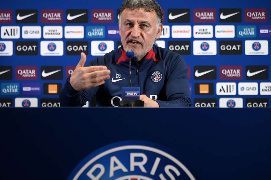 O técnico francês na coletiva em Paris