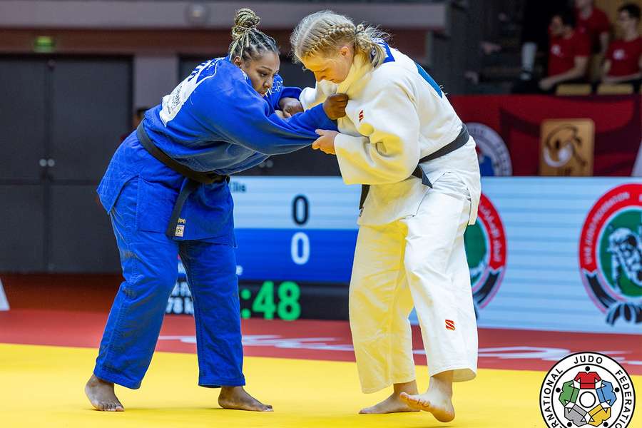 Rochele Nunes (à esq.) conseguiu a primeira medalha de ouro da sua carreira num Grand Slam