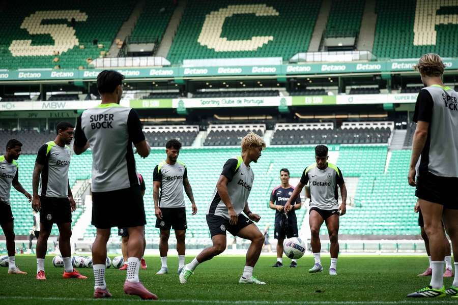 Jogadores do Sporting no treino no Estádio José Alvalade