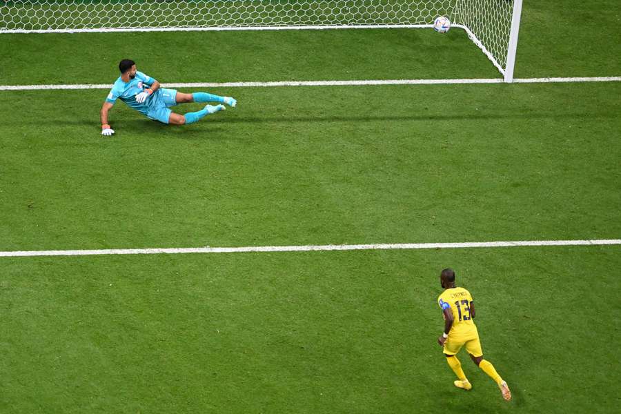Enner Valencia abriu as contas do Mundial da marca de grande penalidade Enner Valencia abriu as contas do Mundial da marca de grande penalidade