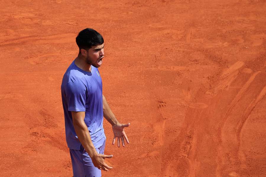 Carlos Alcaraz festeggia la sua vittoria contro Arthur Fils