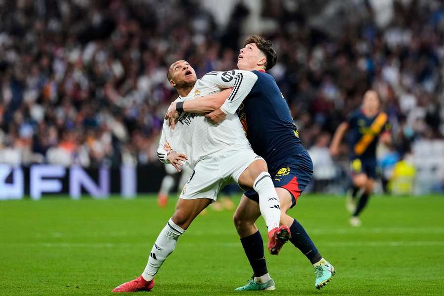 S Ladislavem Krejčím měl Kylian Mbappé v neděli těžkou práci.